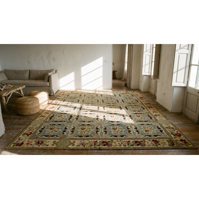 Large Size Ivory Antique Floral Flatweave English Fleur De Lis Needlepoint Rug