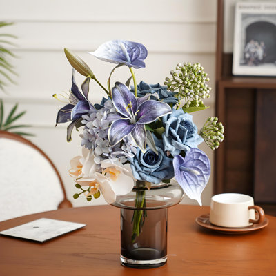 Ornements de fleurs simulées
