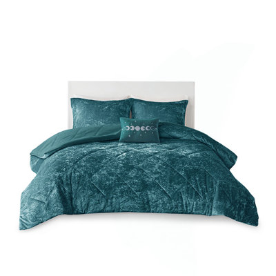 Twin/Twin XL Velvet Comforter Set With Throw Pillow