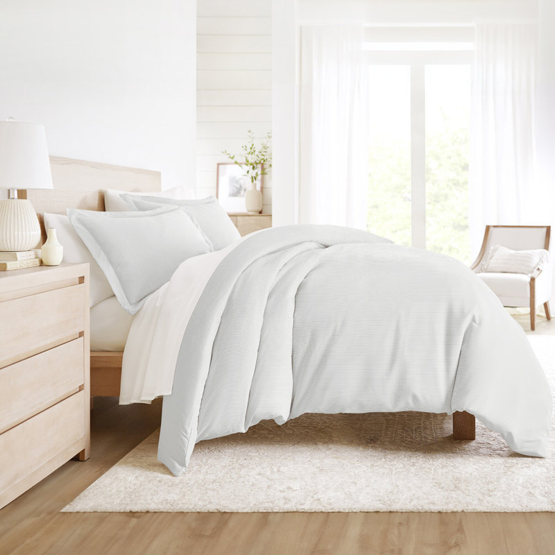 Duvet Cover Set Patterned Microfiber Ultra Soft Bedding in Pinstriped, Queen Duvet Cover + 2 Standard Shams