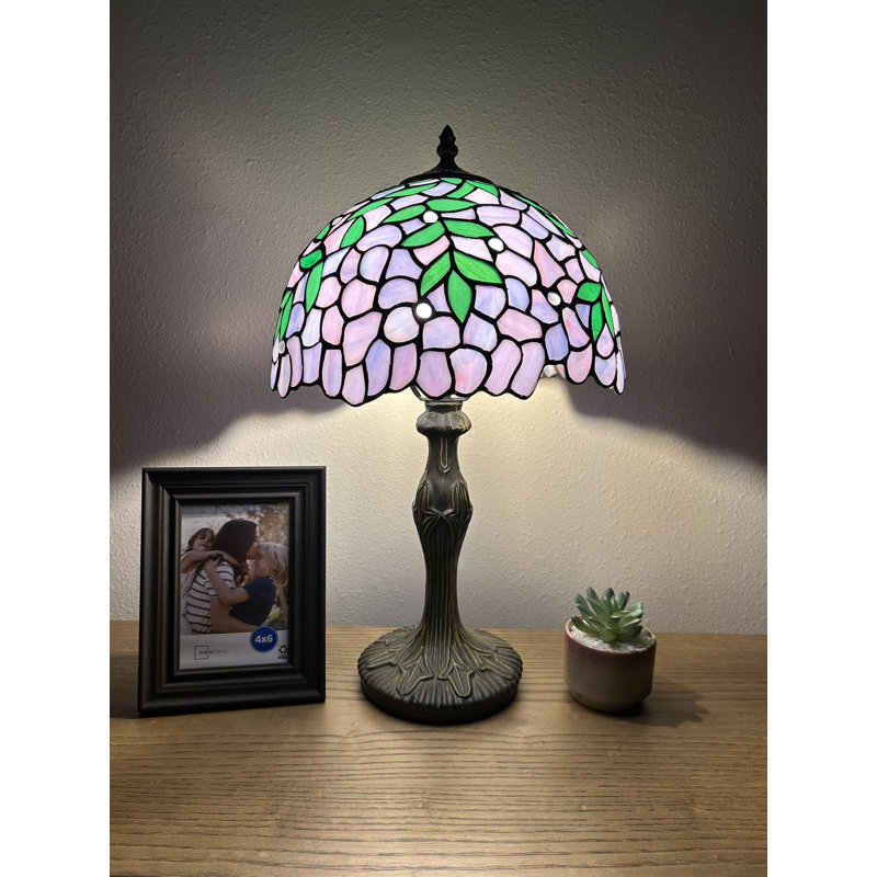 Lampe de table Veale Tiffany en vitrail mauve avec feuilles vertes et ampoule DEL incluse H 19 po x l 12 po