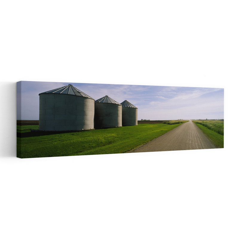 Trois silos dans un champ, art abstrait contemporain, architecture murale, H 16 po x l 48 po