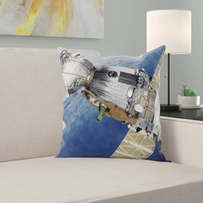 Coussin en jeté par satellite