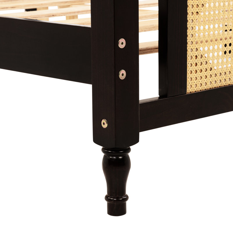 Tête de lit et grand lit, construction en pin, lit plateforme stable avec bois peint