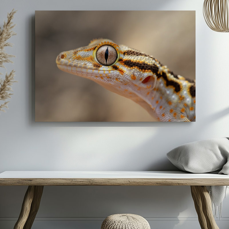 Toile, gros plan d'un gecko vibrant mettant en valeur sa texture complexe de peau avec une myriade de petites échelles dans les tons