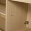 Meuble-lavabo moderne avec double lavabo et rangement abondant, rehaussant le style de la salle de bain