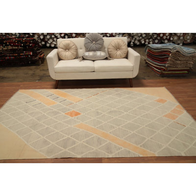 Élégant tapis kilim géométrique 6 x 9 dans des tons pastel doux