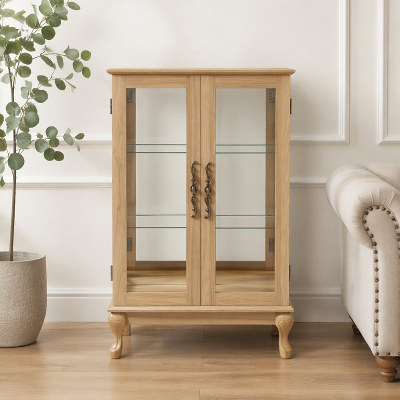 Élégante vitrine en chêne clair avec portes en verre trempé, éclairage DEL, dossier en miroir et tablettes réglables pour la maison et le bureau