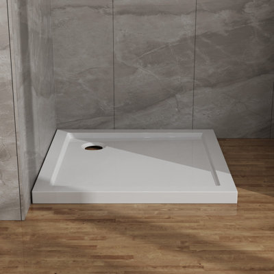 Base de douche carrée 32 x 32 pouces avec bonde centrale et bonde à profil bas
