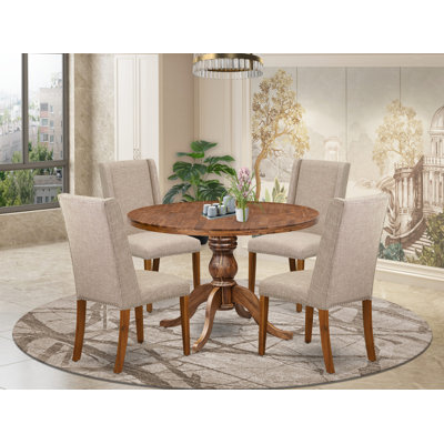 L'ensemble de table de salle à manger 5 pièces comprend une table de salle à manger et 4 chaises de salle à manger en tissu de lin brun clair à haut dossier, noyer antique