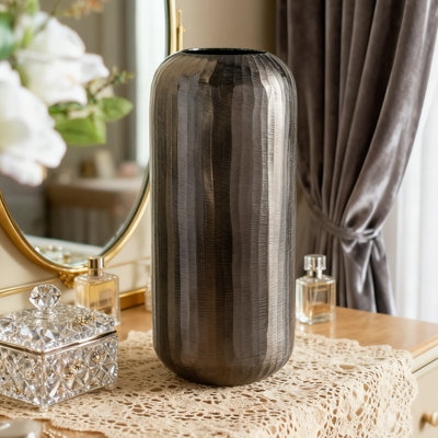 Vase en aluminium ovale - Finition ciseau en couches, lustre métallique, centre de table décoratif, parfait pour la décoration de la maison d'entrée / de la salle à manger