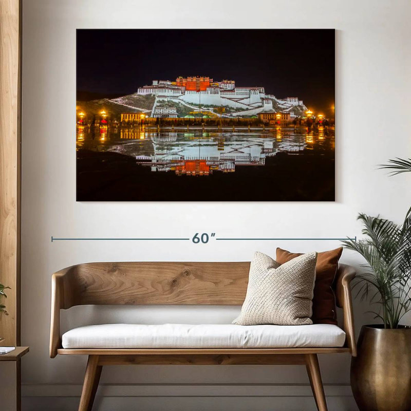 Adella P totala Palace la nuit, H 34 po x l 51 po