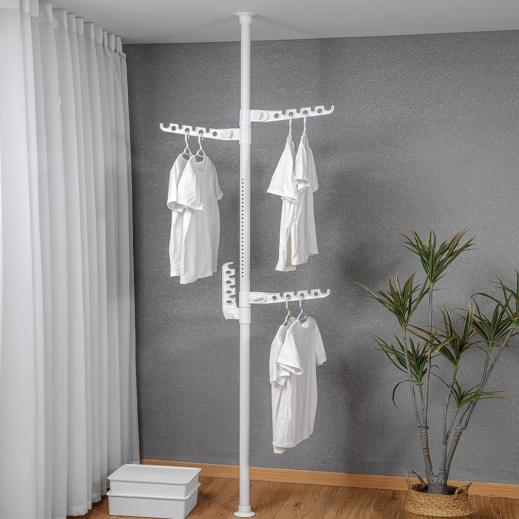 Izaih 45 W Garment Rack Rebrilliant Color: White