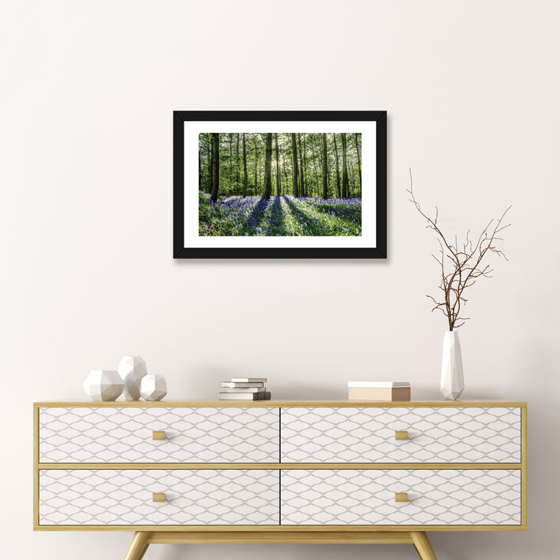 «Bluebell Wood», reproduction, H 16 po x l 24 po x P 1 po, Papier beaux-arts encadré noir