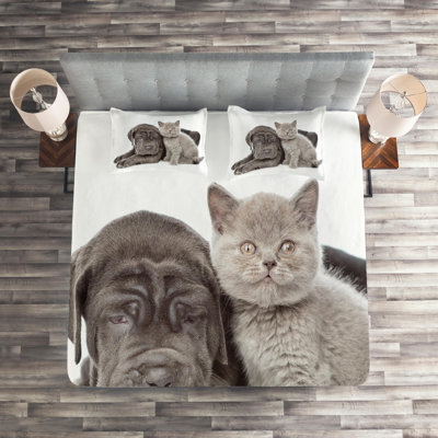 Dog And Cat Farmhouse / Country Coverlet