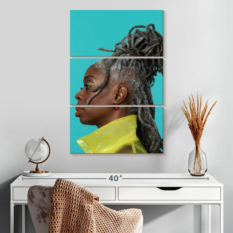 Femme navette afro-américaine confiante, H 32 po x l 20 po