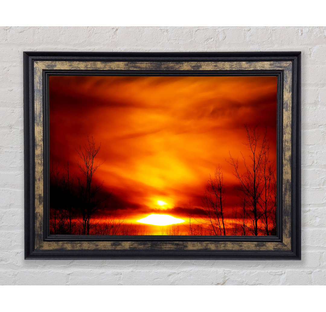 Orange Sunblaze Through The Misty Sky - Einzelne Bilderrahmen Kunstdrucke