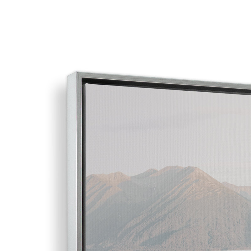 «Solitude Serenade» sur toile par Krista Mosakowski, Cadre flottant en chrome poli, H 22 po x l 32 po