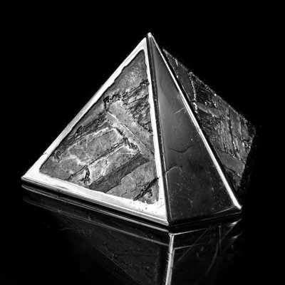 Muonionalusta Meteorite Pyramid // 44 Grams