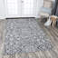 Tapis gris en laine touffeté à la main Claudelle-62458321