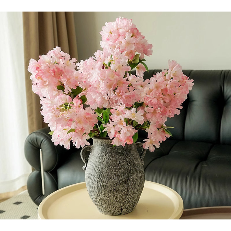 Décoration de fleurs simulées