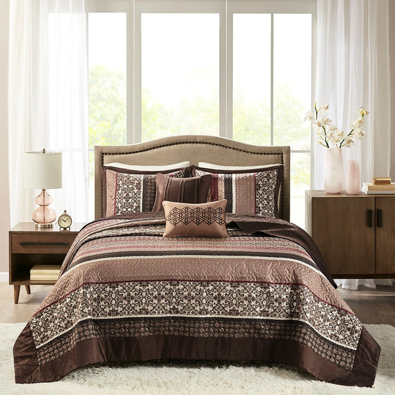 Bedspread - 5 Piece With Stylish Look Size In Geometric, King Bedspread + 4 Additional Pieces, Red