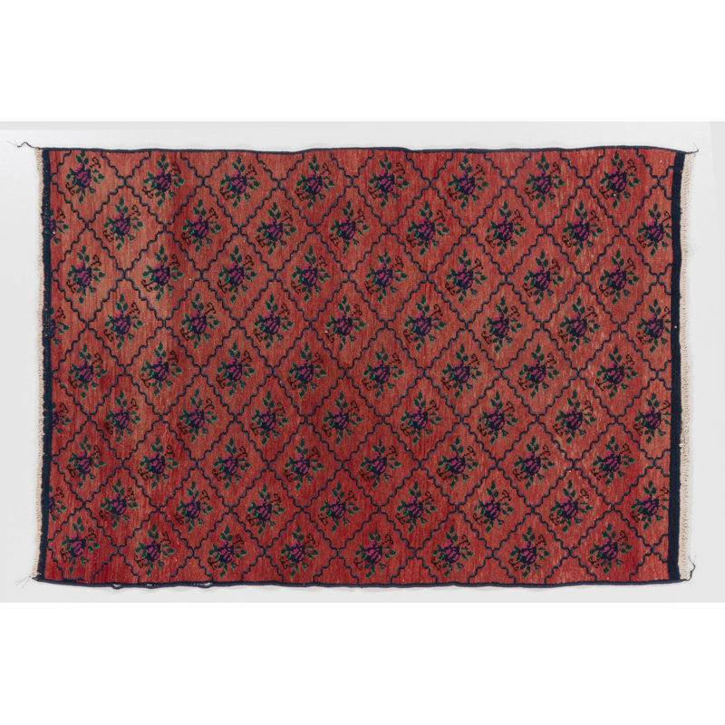 Karapinar Rug with interlocking flowers