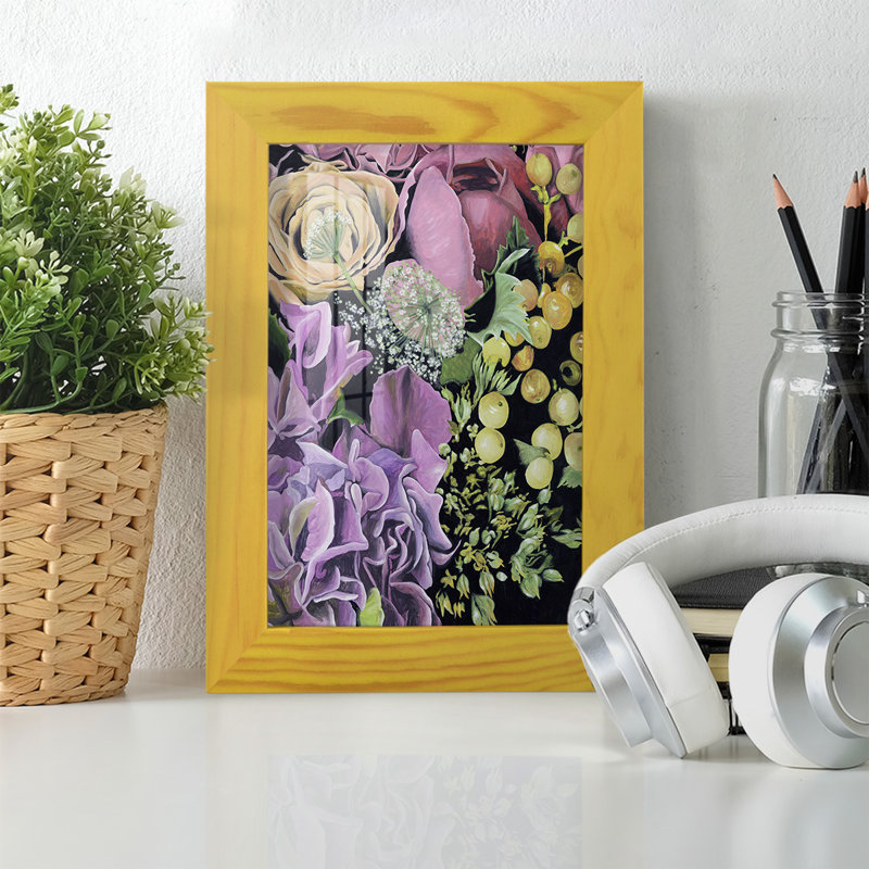 Floral on Black III, impression sur papier encadrée, H 8 po x l 6 po x P 1 po, Jaune