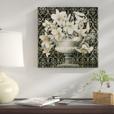 «Lilies In Urn», impression sur toile