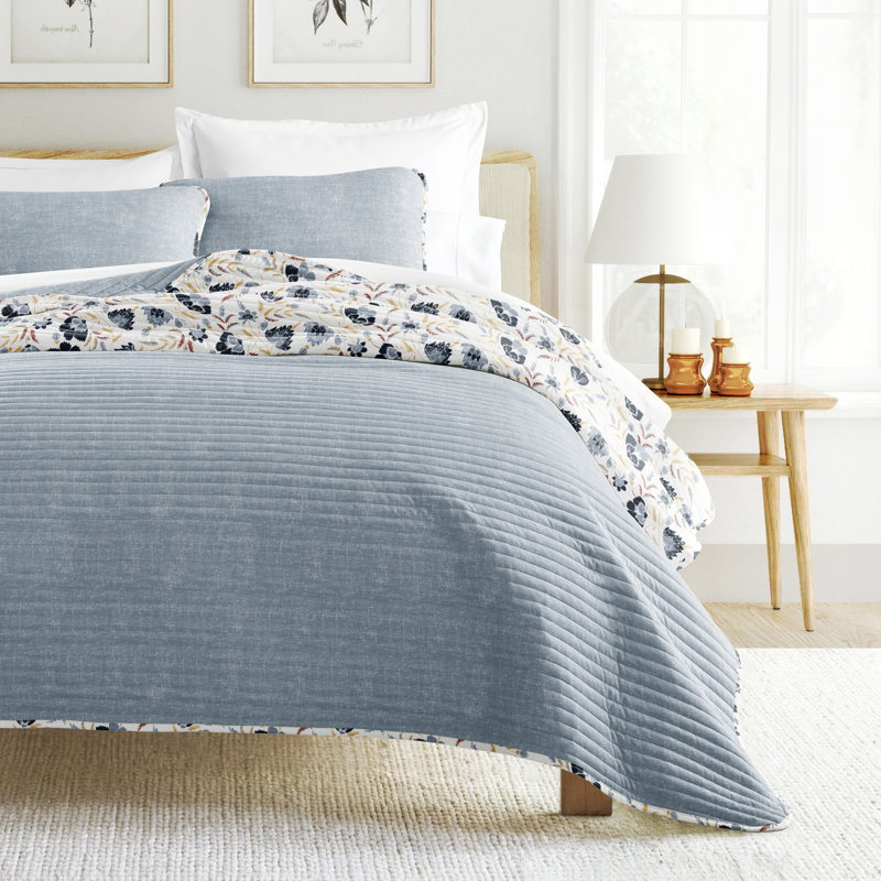 Quilt Set- Lightweight - All Season Quilted Coverlet - French Jacobean, Queen Quilt + 2 Standard Shams , Light Blue