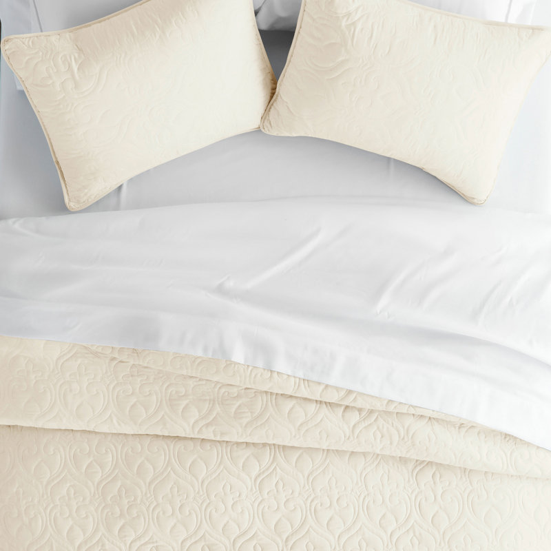 All Season Lightweight Soft Damask Quilt Set by Simply Soft, Ivory, Twin/Twin XL Quilt + 1 Standard Sham