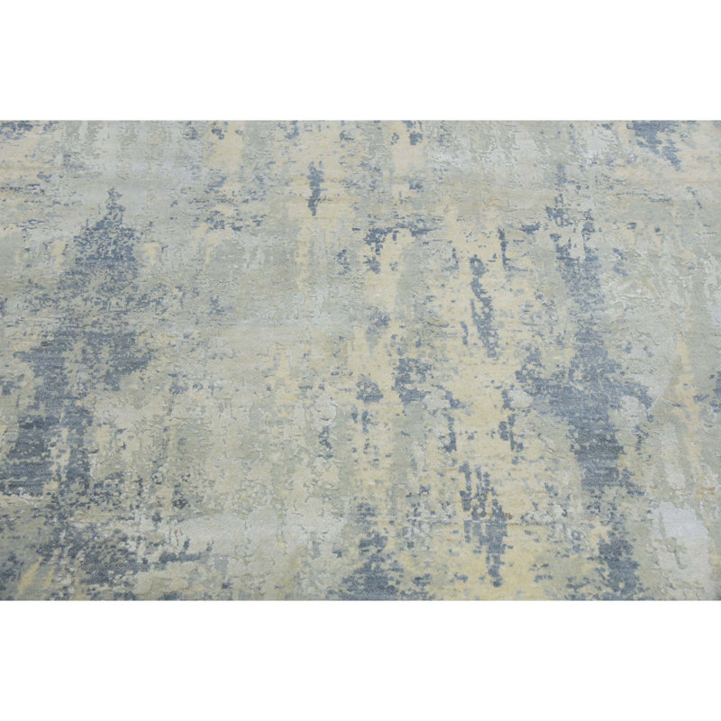 Abstract Area Rug in Gray/Beige/Silver