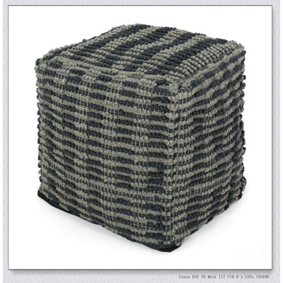Pouf carré en tissu Walle, repose-pieds polyvalent et confortable ou coussin de sol pour une décoration moderne