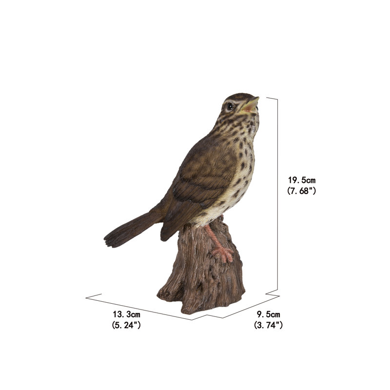 Statue sur pied songbird sur les souches
