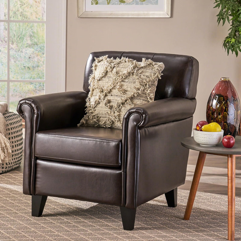 Fauteuil club brun avec revêtement en cuir pour un style confortable dans votre espace
