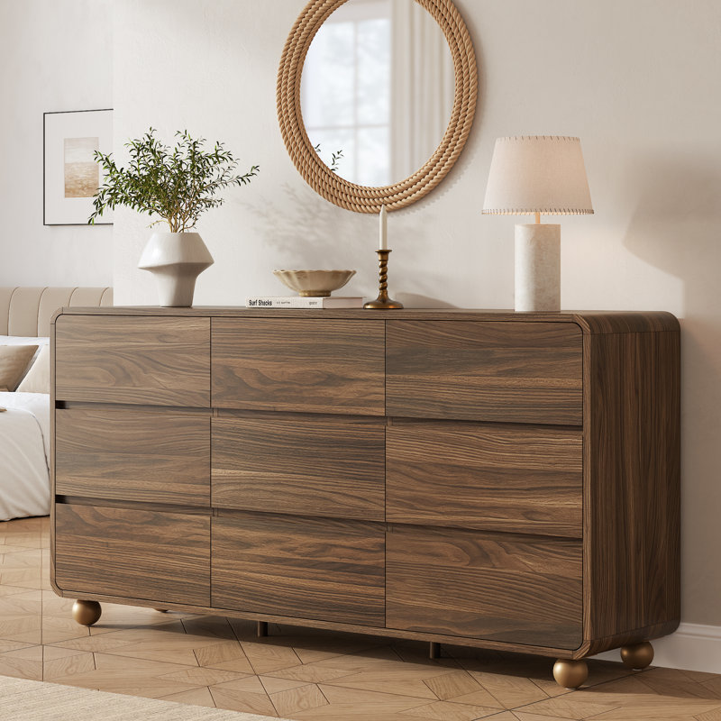 Commode moderne à 9 tiroirs en noyer avec coins arrondis, grand coffre de rangement sans poignées, idéal pour la chambre, la chambre d'enfant, le salon et l'entrée.