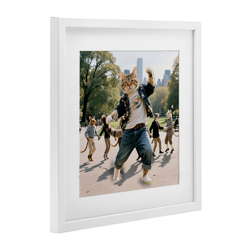 «Stylish Cat Dancing in Park», reproduction encadrée sous verre, conception de CAD Designs, H 16 po x l 16 po
