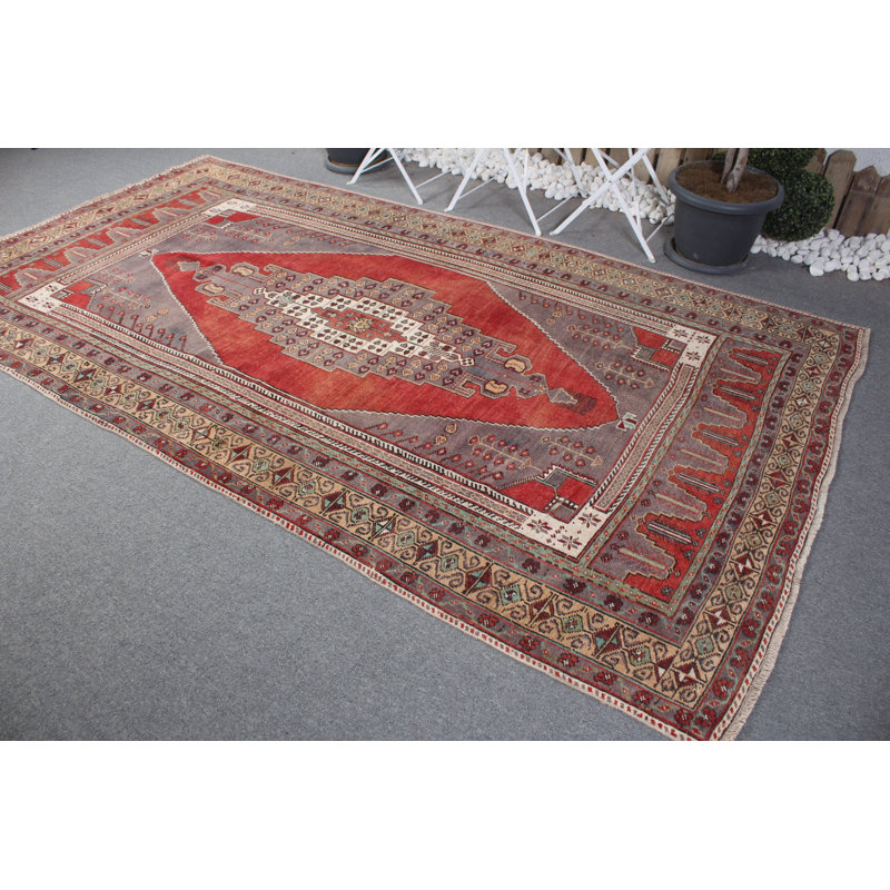Grand tapis turc rétro dans des tons rouges riches, idéal pour rehausser l'esthétique de la chambre à coucher