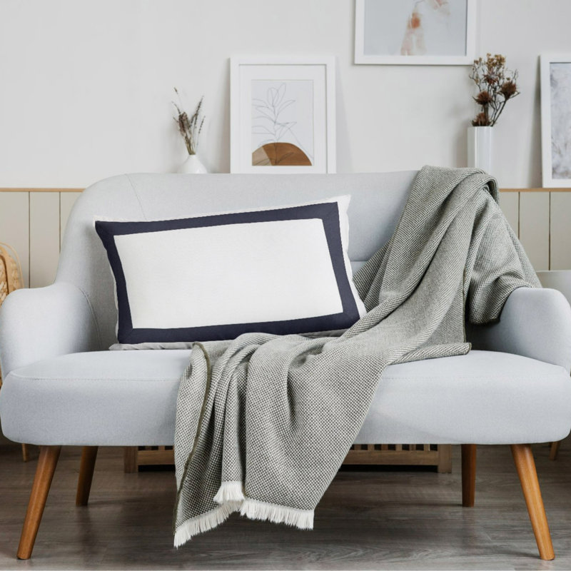 Housse de coussin en lin et plumes en coton Amalfi, Blanc bleu marine, Rectangle H 14 po x l 22 po