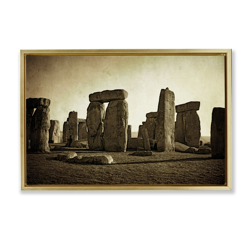  Distant Stonehenge sépia encadré toile flottante par Graffi * Tee Studios, H 17 po x l 25 po, Cadre flottant métallique doré