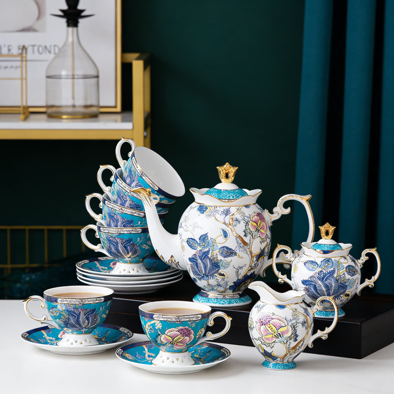Service à thé en porcelaine tendre 21 pièces avec accents dorés 24 carats, service à thé de 6 tasses pour les thés de l'après-midi et les cadeaux de luxe