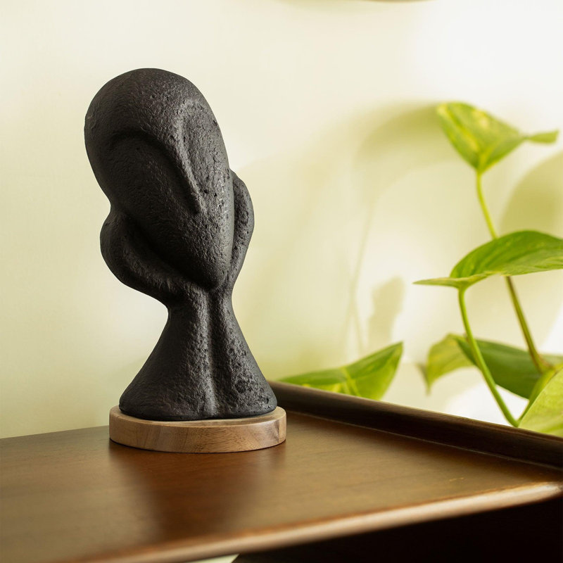 Figurines & Sculptures