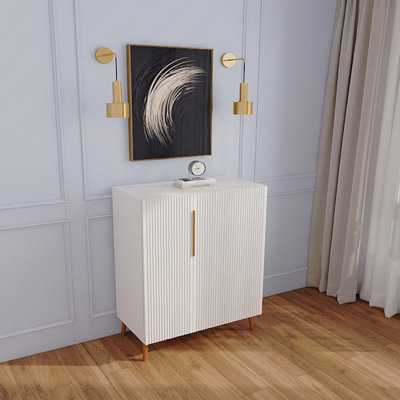 Buffet moderne blanc avec poignées dorées