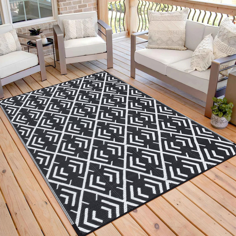 Modern Geometric Design Reversible Outdoor Rug, Rectangle 5' x 8', Black White