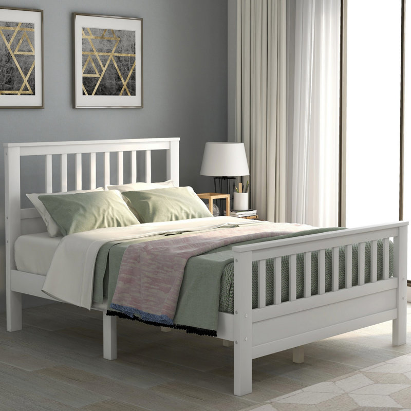 Lit plateforme élégant en bois avec tête et pied de lit hauts pour la chambre à coucher
