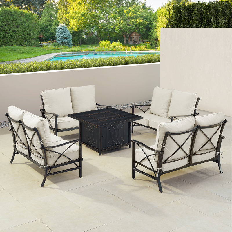 Ensemble de table de foyer en aluminium noir avec quatre causeuses profondes