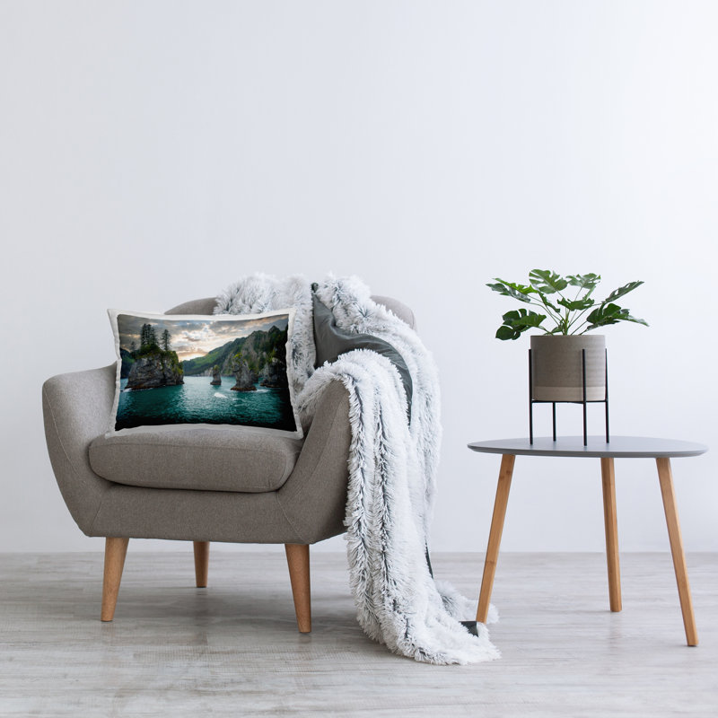 Coussin décoratif imprimé Protrusion Cliff Seascape par Daniel Sproul