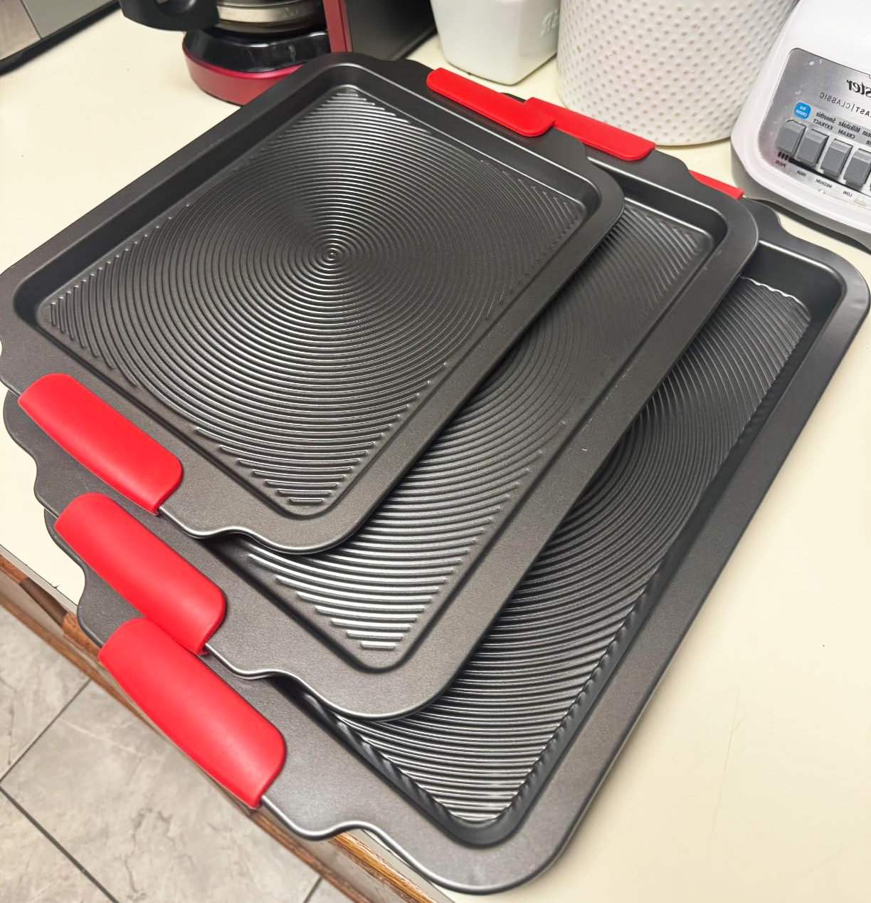DULWOK Set of 3 Baking Sheets with Round Grooves,Nonstick Cookie