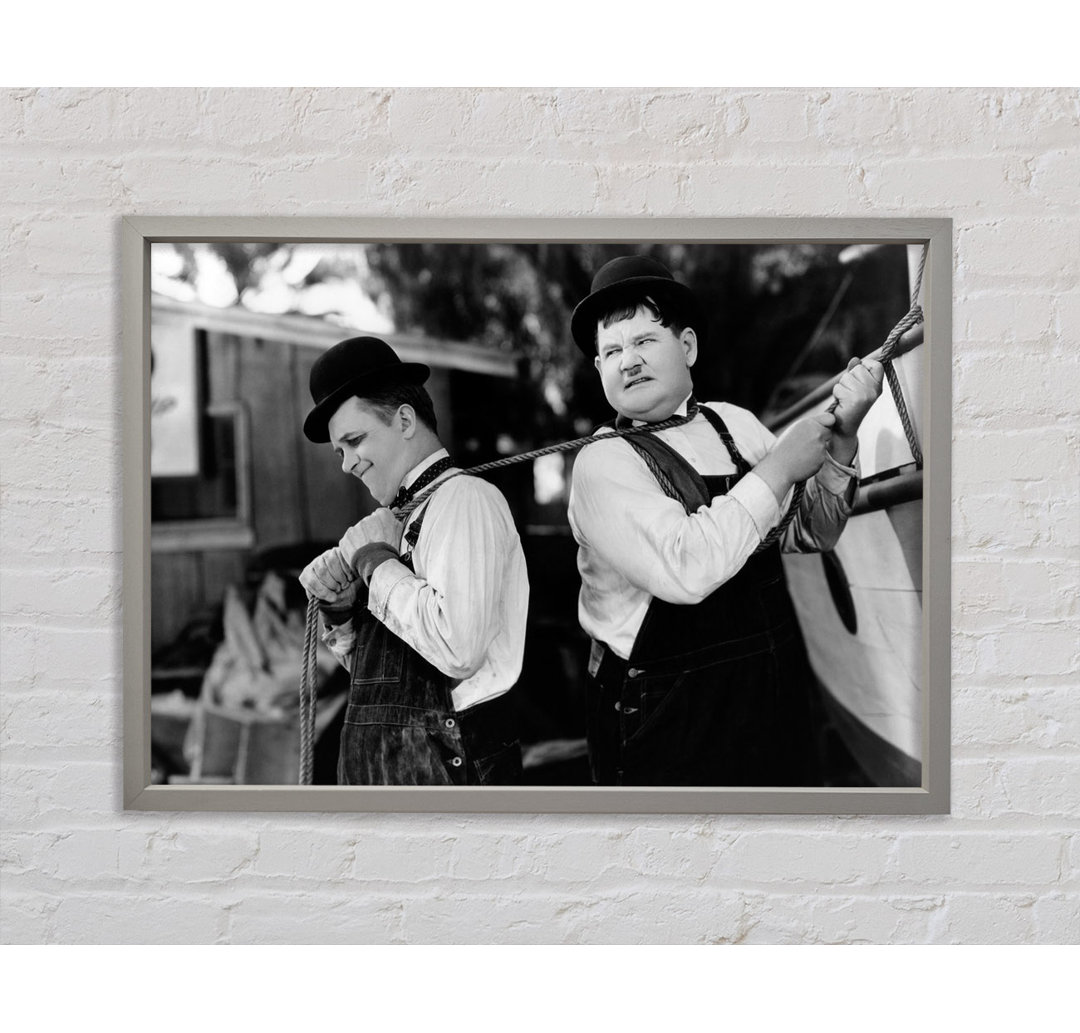 Laurel And Hardy Heave - Einzelner Bilderrahmen Kunstdrucke auf Leinwand