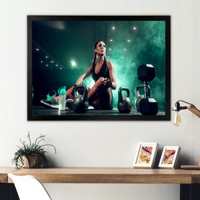 " Female Athlete With Dumbbells "